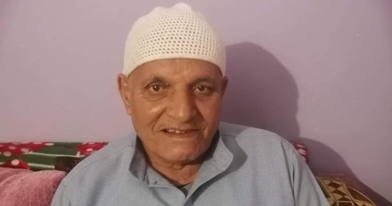 "اطلبوا العلم من المهد إلى اللحد".. فتحى عبد الشافى عمره 80 عاما ويحصل على شهادة محو الأمية.. لديه 7 أبناء و23 حفيدا.. ويؤكد: طلب العلم أمر هام فى حياتنا والإنسان يتعلم حتى الممات.. ومحافظ الغربية يكرمه.. صور