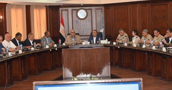 وزير الإسكان: تنفيذ 19مشروعاً لمياه الشرب والصرف الصحى للحضر والمناطق الريفية