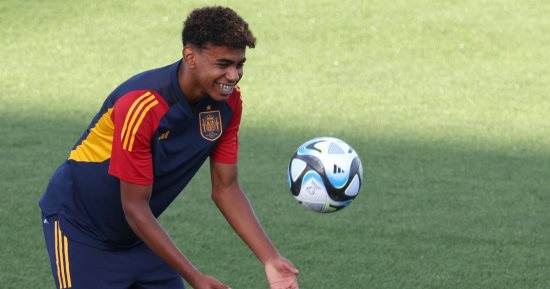 نجم برشلونة الواعد لامين يامال يكشف سعادته بالانضمام لمنتخب إسبانيا