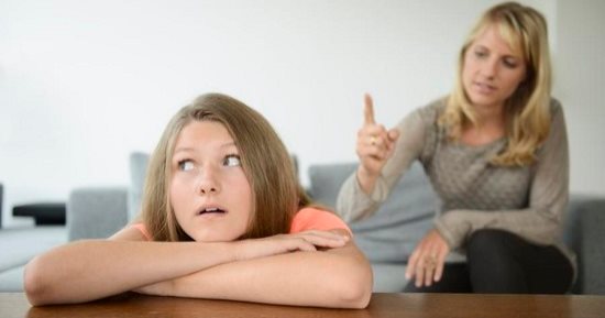 لو الفتاة فى سن المراهقة.. نصائح لدعمها والتعامل معها بالمرحلة الحرجة 