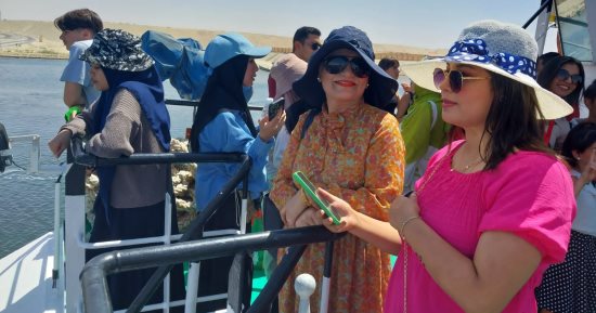 جولة بحرية بقناة السويس للفرق المشاركة بمهرجان الإسماعيلية للفنون الشعبية