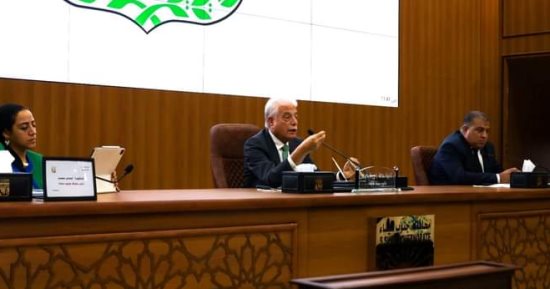 محافظة جنوب سيناء توفر مواد غذائية ولحوما لتوزيعها بالمجان على الأسر الأولى بالرعاية