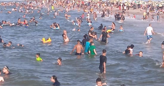 طقس حار يسود مدن وقرى كفر الشيخ وإقبال على مصيف بلطيم