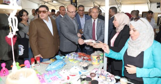 محافظ بنى سويف يفتتح معرض السوق المصرى لبيع السلع الاستهلاكية والمعمرة