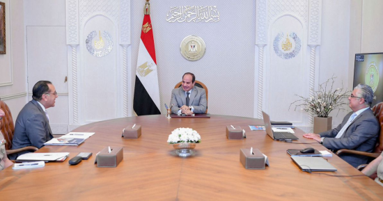 الرئيس السيسى يوجه بمواصلة جذب الاستثمارات الأجنبية لمنطقة قناة السويس
