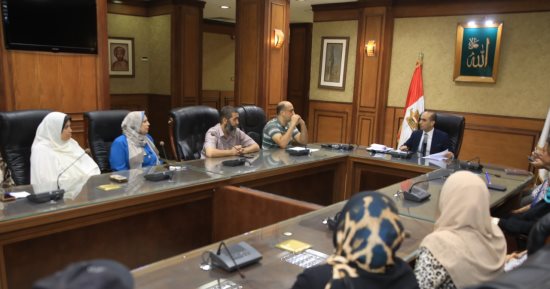 نائب محافظ سوهاج يوجه مديري إدارات خدمة المواطنين بسرعة الاستجابة للشكاوى