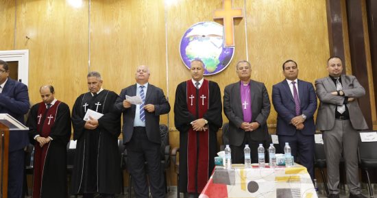 رئيس الطائفة الإنجيلية يشهد تنصيب القس صفوت عاطف راعيًا للكنيسة الأولى بالمنيا