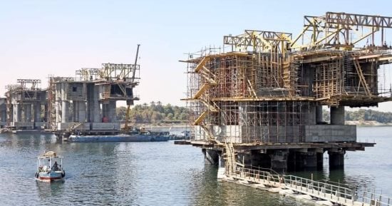 بدء العد التنازلى لافتتاح محور دراو فوق النيل بأسوان .. صور