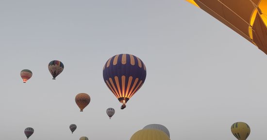 سماء الأقصر تشهد تحليق 25 رحلة بالون طائر على متنها 550 سائحا