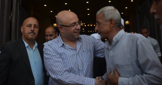  محافظ بني سويف يلتقى عدداً من المواطنين ويستمع لمطالبهم بمنطقة شرق النيل 