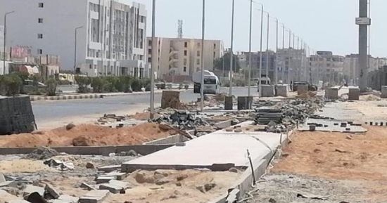 البحر الأحمر تستكمل المرحلة الثالثة من ممشى شمال الغردقة.. المحافظ يطالب بإنهاء الإنشاءات فى أسرع وقت ليوفر متنفسا لأهالى مناطق الأحياء والفيروز.. ويعلن عن إنشاء أكبر حديقة ترفيهية بالمنطقة.. صور