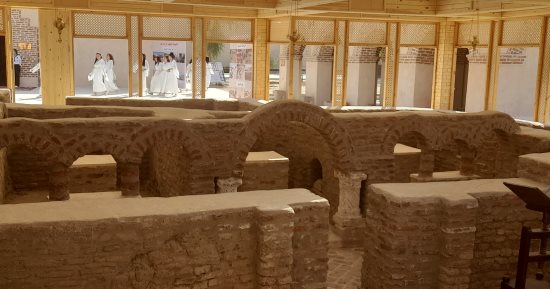 أديرة نقادة بقنا تاريخ شاهد على الآثار القبطية بالمدينة.. تشييد دير الصليب فى القرن الرابع الميلادى.. ويعتبر الدير الوحيد الحامل لاسم الصليب بمصر.. و"مار جرجس" مشهور بالدير المجمع ويحوى 3 كنائس