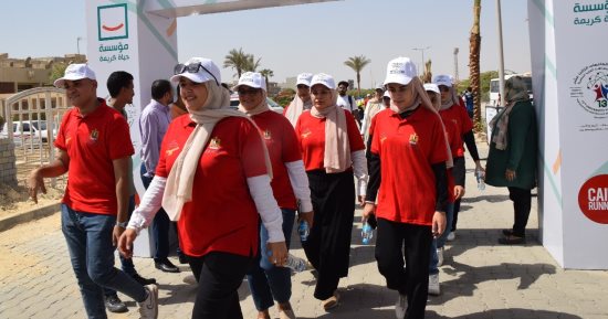رئيس جامعة حلوان يتسلم شعلة أسبوع شباب الجامعات عقب مرورها بالجامعات المصرية
