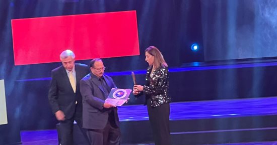 مهرجان القاهرة الدولى للمسرح التجريبى يهدى درع الدورة للراحل الأسعد المحواشى