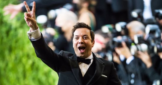 جيمي فالون يعتذر للموظفين في برنامجه الحوارى The Tonight Show.. اعرف السبب