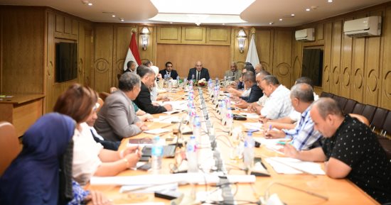 محافظ قنا: تخصيص 1.2 مليار جنيه لتمويل مشروعات الخطة الاستثمارية للعام المقبل