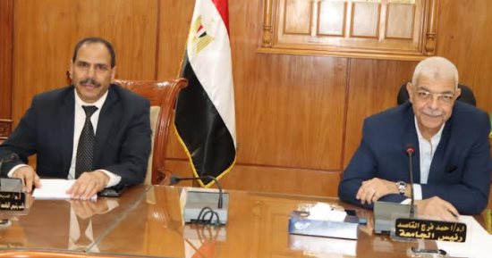 رئيس جامعة المنوفية يعقد اجتماع مجلس إدارة مركز بحوث الطاقة الجديدة والمتجددة
