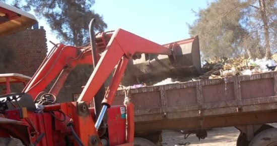 رفع 270 طن قمامة خلال حملات للنظافة ورفع المخلفات بمركز المحلة في الغربية