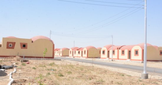 شاهد المنازل والخدمات المتاحة للمستفيدين من مشروع استصلاح الأراضى بالوادى الجديد