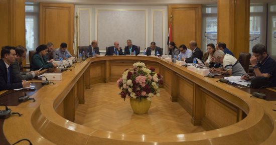 غرفة عمليات بتجارية القاهرة لتسكين العارضين بمعرض "أهلًا مدارس"