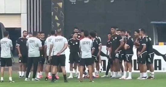 وصلة هزار بين صلاح والجهاز الفنى للمنتخب ومحاضرة من فيتوريا للاعبين.. فيديو