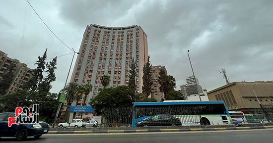 كيف تتجنب حوادث الطرق بسبب العواصف الترابية لو مضطر تخرج .. فيديو