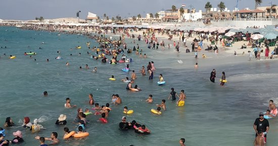 أجواء رائعة على مطروح والساحل الشمالي وزحام بالشواطئ عقب عاصفة دانيال.. صور 