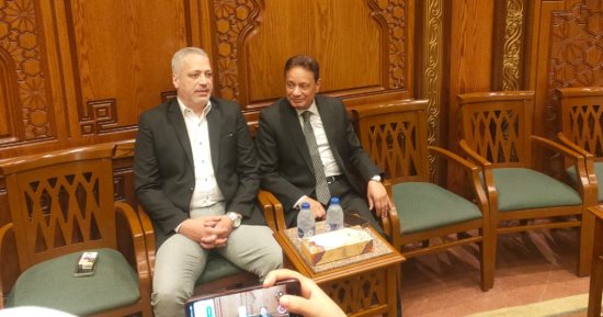 كرم جبر أول الحاضرين عزاء والدة تامر أمين 