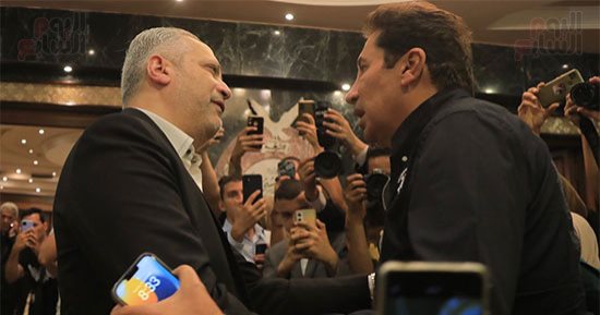 هانى رمزى وسليم سحاب ورامى رضوان فى عزاء والدة تامر أمين.. صور