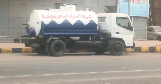 انتشار سيارات الصرف الصحى فى شوارع الإسكندرية للتعامل مع إعصار دانيال.. صور
