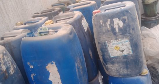 ضبط مواد كيماوية مجهولة المصدر داخل أحد مصانع المنظفات بالإسكندرية