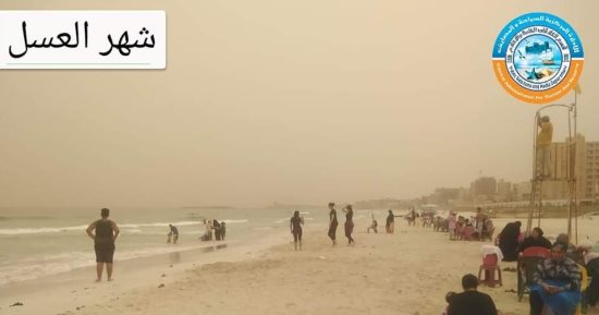 إعصار "دانيال".. عاصفة ترابية تعيق حركة المصطافين على شواطئ الإسكندرية