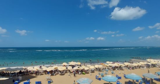 انتهاء تأثيرات إعصار "دانيال" على الإسكندرية.. سماء صافية واستقرار حالة البحر.. إقبال ملحوظ للمصطافين على الشواطئ.. الصرف الصحى تعلن استمرار التواجد بالمعدات.. وتؤكد: نستعد لفصل الشتاء منذ مارس الماضى.. صور