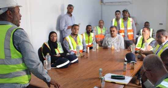 رئيس شركة مياه الأقصر يتابع أعمال مشروع الصرف الصحى المتكامل بثلاث قرى
