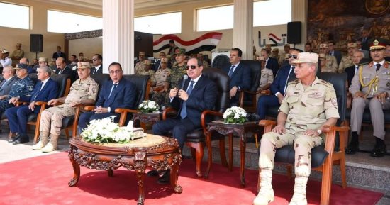 الرئيس يوجه بتجهيز حاملة الطائرات الميسترال للعمل كمستشفى ميدانى للأشقاء بليبيا