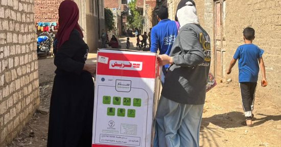 قافلة خيرية لتقديم المساعدات للأسر الأولى بالرعاية بسوهاج