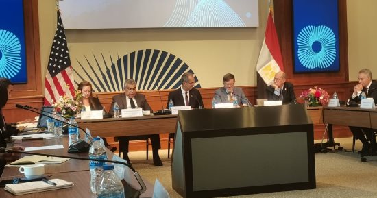 وزير الاتصالات يبحث مع نائب مستشار الأمن القومى الأمريكى تعزيز سبل التعاون