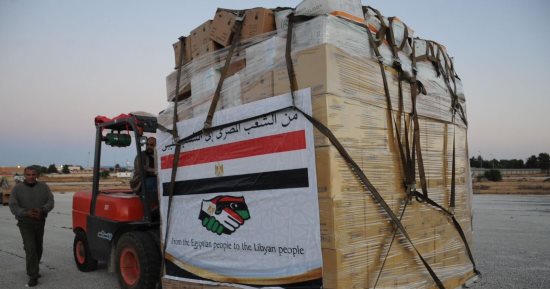 مصر ترسل مساعدات إنسانية للشعب الليبى الشقيق تنفيذاً لتوجيهات الرئيس السيسى