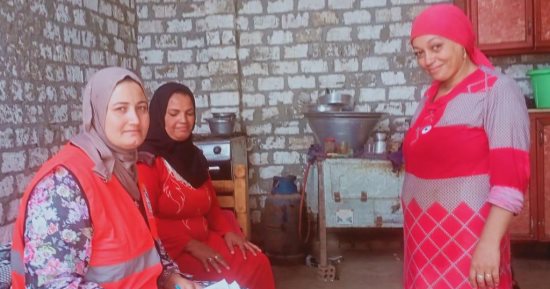 قومى المرأة بسوهاج يواصل طرق الأبواب "بلدى أمانة"