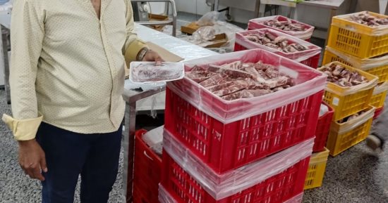 ضبط سجق مجهول المصدر ومقطعات لحوم فاسدة خلال حملات بالوراق والهرم