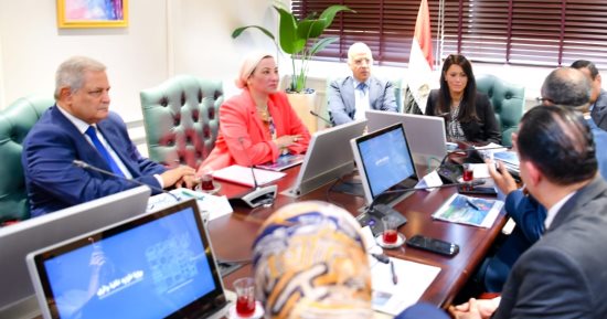 وزيرة البيئة: قروض ميسرة لدعم توفيق أوضاع مصانع الصرف المباشر على مصرف كتشنر