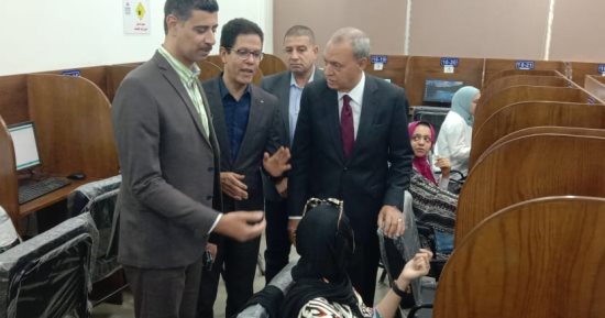 محافظ القليوبية ورئيس جامعة بنها يتفقدان اختبارات المتقدمين لوظائف بالمحافظة