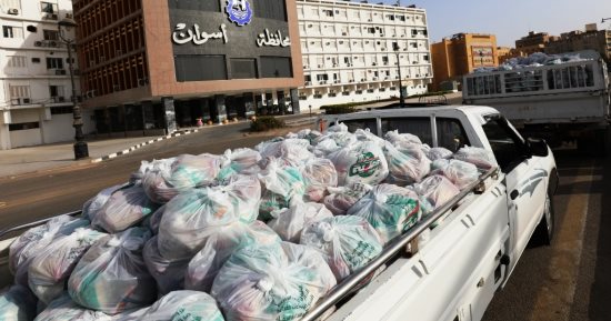 محافظة أسوان: توزيع شنط المواد الغذائية لـ20 ألف أسرة مهداة من وزارة الأوقاف