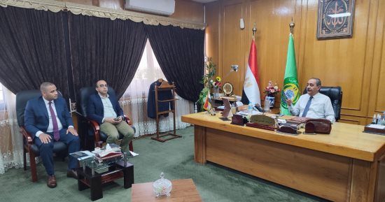 محافظ الإسماعيلية يبحث مع المبادرة الوطنية لتطوير الصناعة سبل دعم وتطوير القطاع