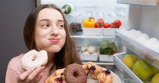 أبراج عاشقة للحلويات مهما كان ثمنها وتأثيراتها السلبية.. منها الميزان والجوزاء