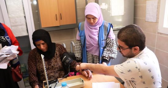 9 قوافل طبية لتقديم الخدمات العلاجية المجانية فى سوهاج خلال شهر أغسطس الماضى