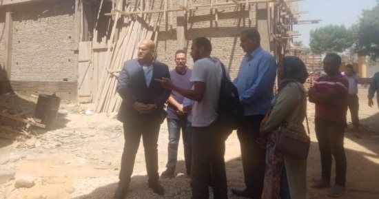 نائب محافظ الجيزة يتفقد مشروعات الصرف الصحى بالحوامدية وأبو النمرس