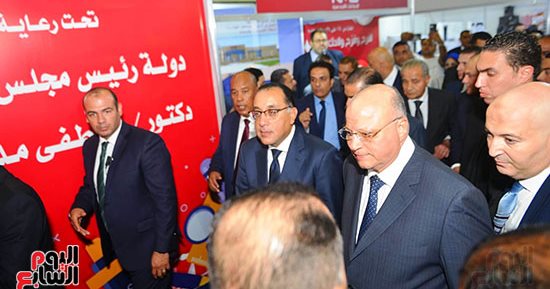 رئيس الوزراء: تخفيضات من 20 إلى 50% فى جميع معارض "أهلا مدارس"
