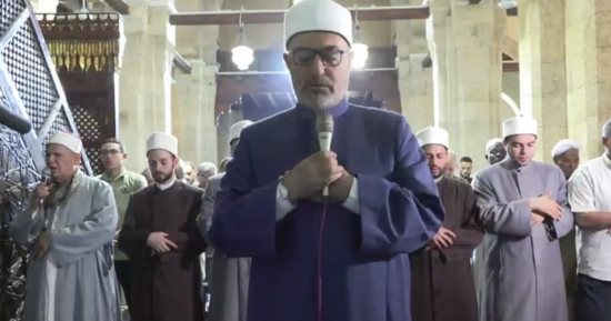 المصلون بالجامع الأزهر يؤدون صلاة الغائب على ضحايا زلزال المغرب وإعصار ليبيا