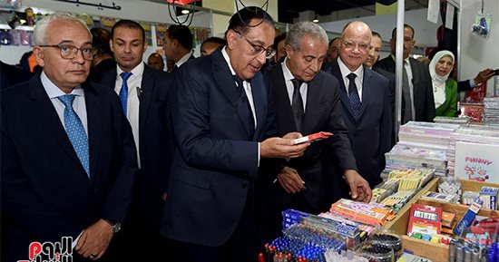 معرض "أهلا مدارس" فى شارع فيصل يواصل استقبال الجمهور لليوم الرابع